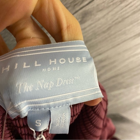 Hill House | The Akilah Nap Dress In Burgundy Velvet Small - Picture 10 of 11